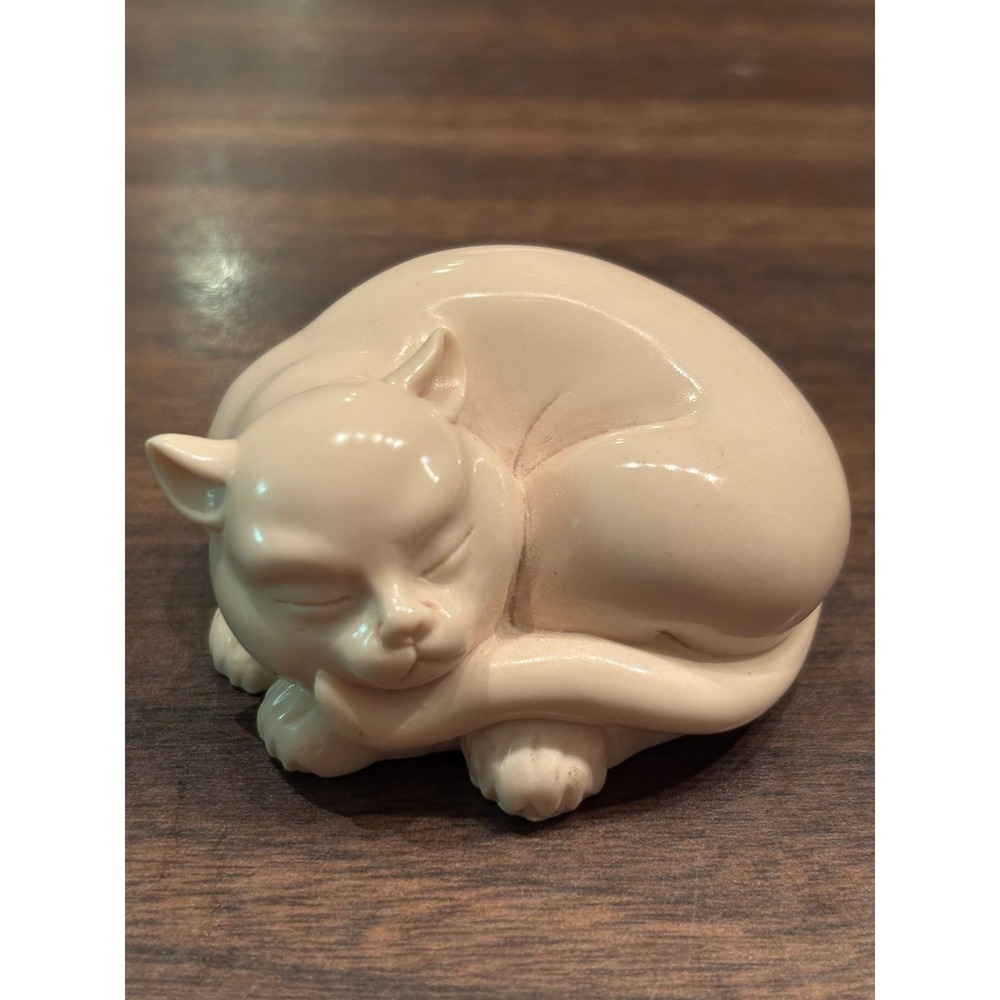 Franklin Mint 1986 Netsuke Sleeping Cat Figurine Cream Resin Miniature